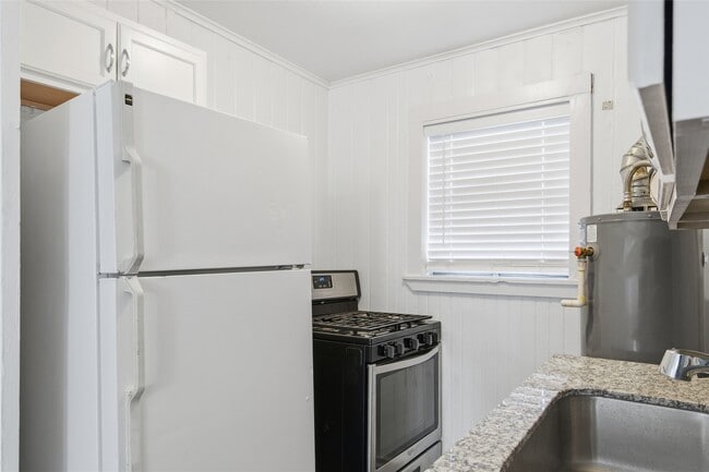 Building Photo - 5010 Ennis St