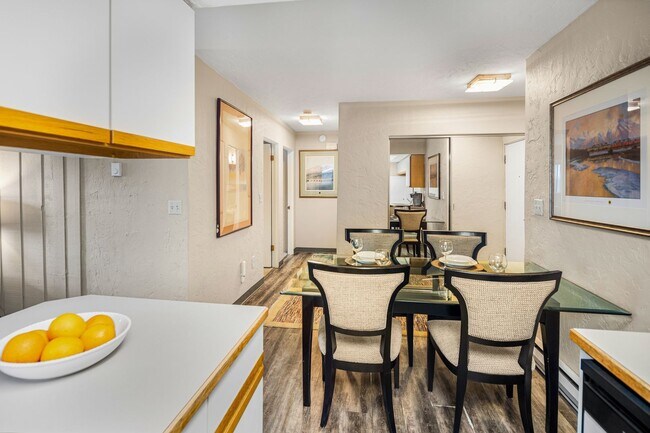 Building Photo - Downtown Anchorage Two Bedroom Two Bath (101)