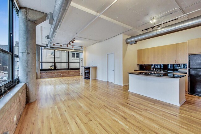 Building Photo - 130 S Canal St