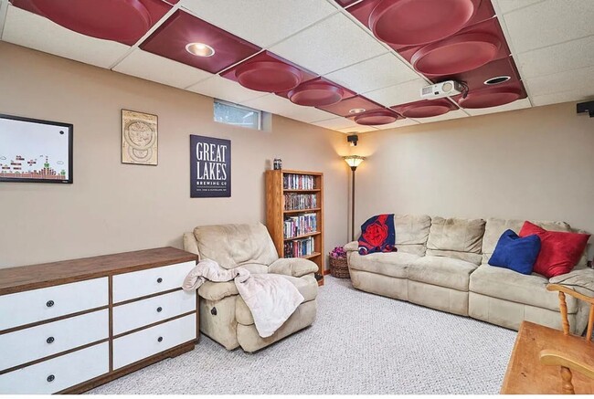 Building Photo - Price drop until June 30th! 3 bedroom 2.5 ...