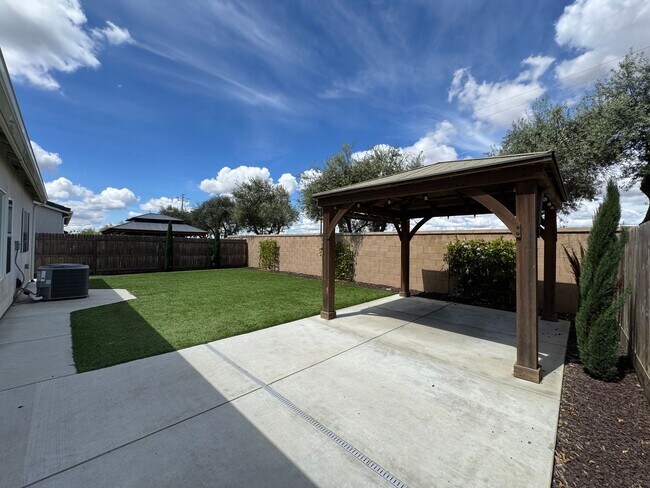 Building Photo - 601 Wishon Ave W