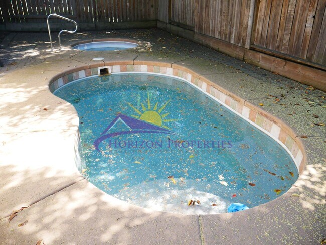 Building Photo - Remodeled 3 Bed 2 Bath 1,595 Sq Ft Fair Oaks Home
