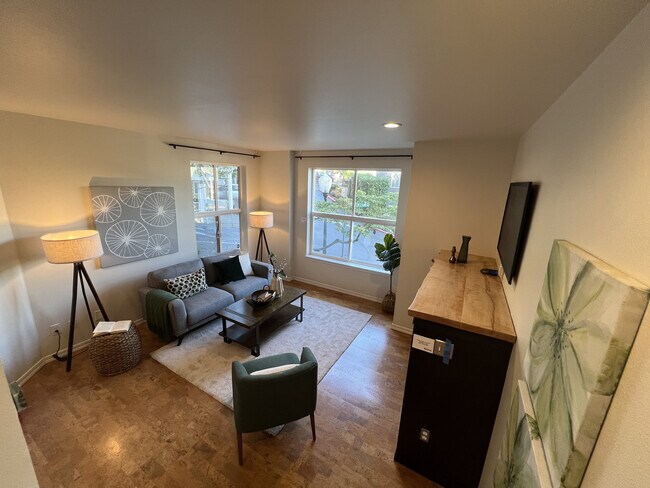 Building Photo - 1561 Cherrylane Ave S