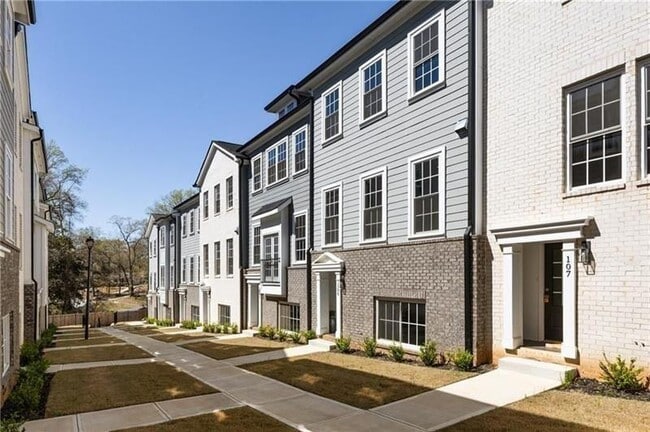 Building Photo - 3165 Dogwood Dr