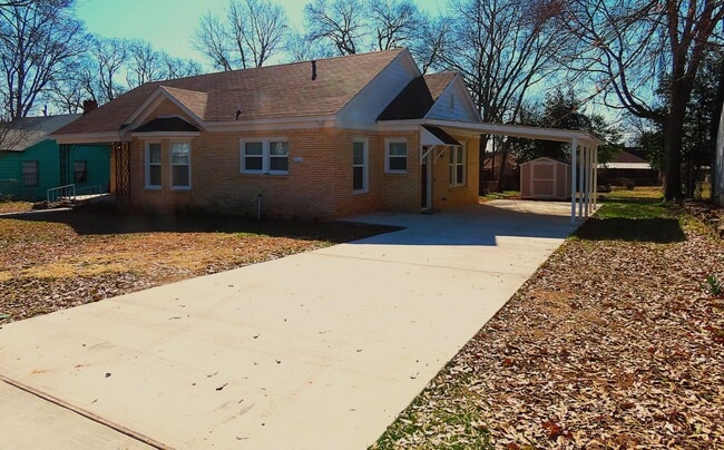Building Photo - Newly Renovated 2 Bedroom, 1 Bathroom Cottage w/ Large Backyard! Storage Building