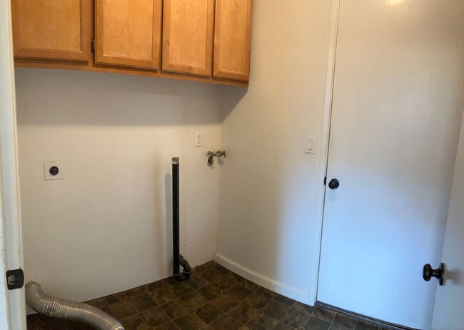 Building Photo - 4505 Endicott Dr