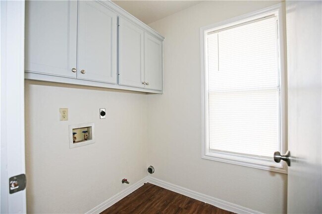 Building Photo - 2308 Sycamore Trail
