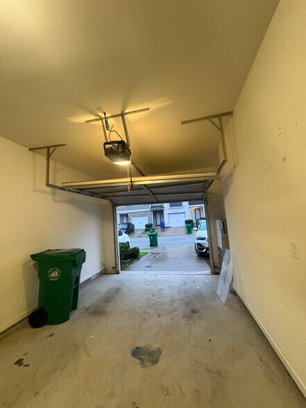 Building Photo - 5010 Longview Walk