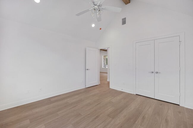 Building Photo - Gorgeous new construction in Flint!