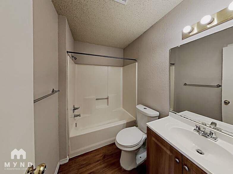 Building Photo - 2214 Creekside Ln