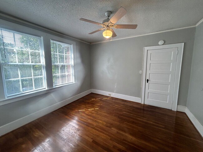 Building Photo - 128 S Edisto Ave