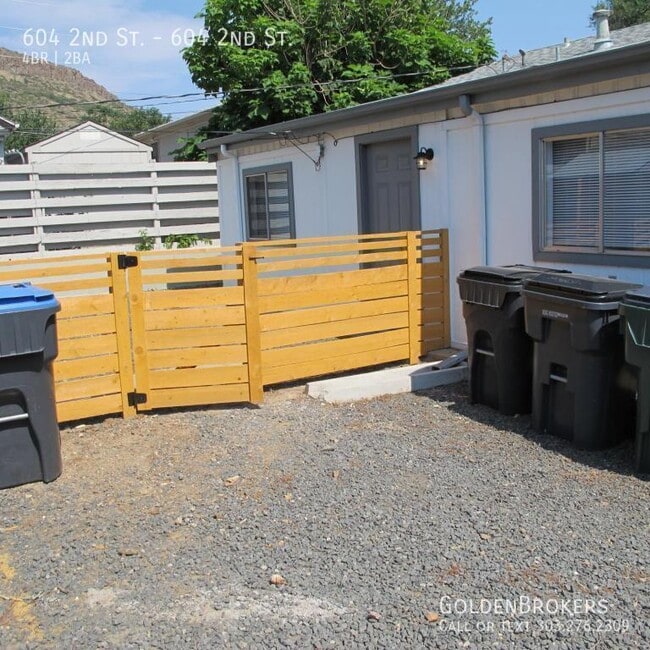 Building Photo - 604 2nd St