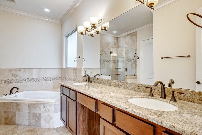 Building Photo - 5710 Darling St