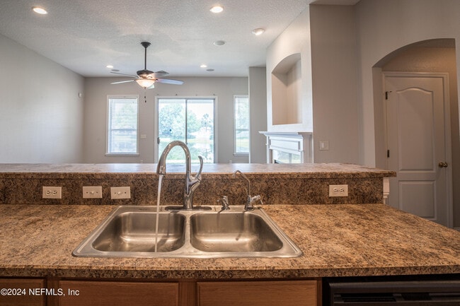 Building Photo - 6567 Chester Park Dr