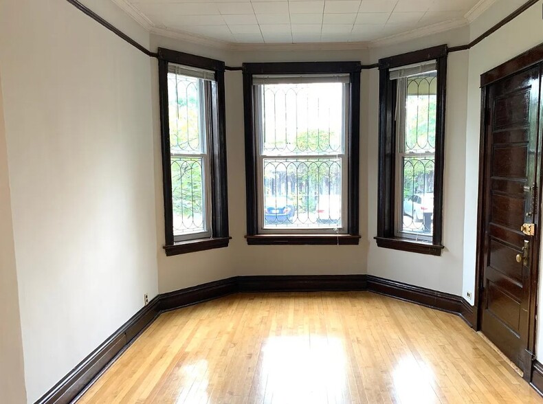 Building Photo - 3621 N Ravenswood Ave