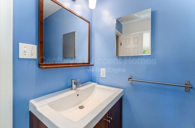 Building Photo - 3009 20th Ct S