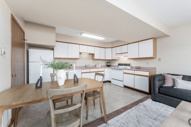 Building Photo - Eastpointe Townhomes