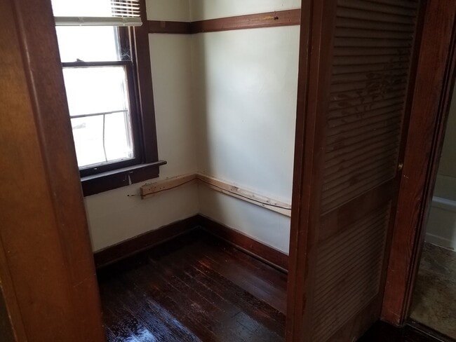 Building Photo - 211 Pleasant Ave