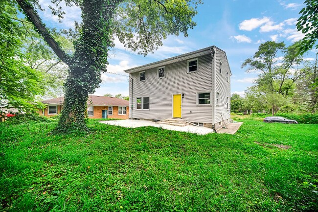 Building Photo - 627 W 43rd Pl