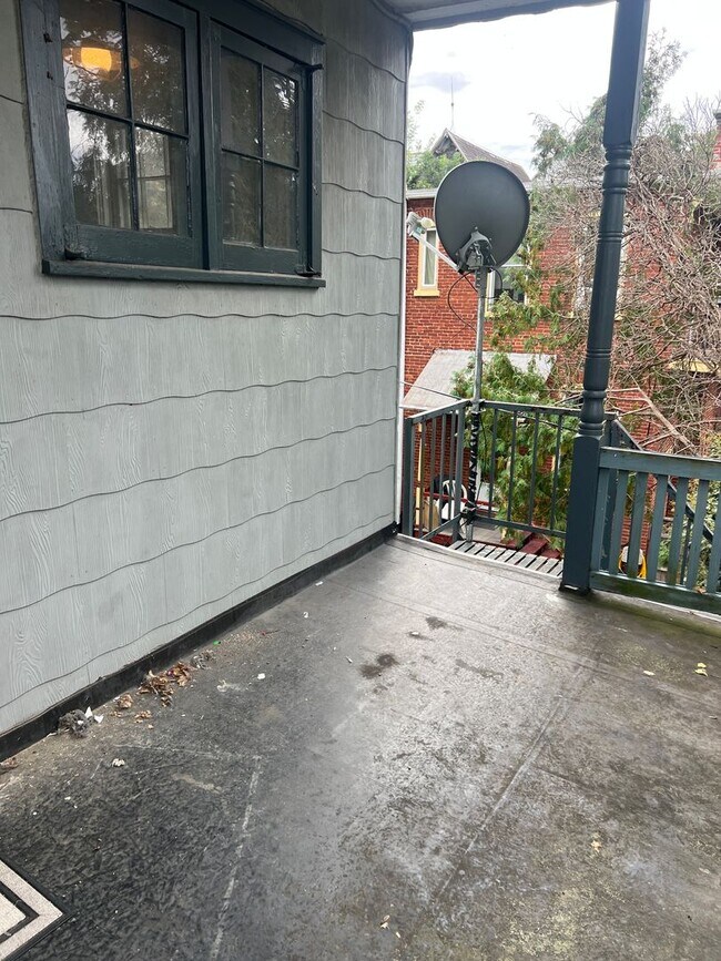 Building Photo - 919 E King St