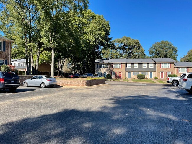 Building Photo - NEWLY RENOVATED Condo in Roanoke Rapids CO...
