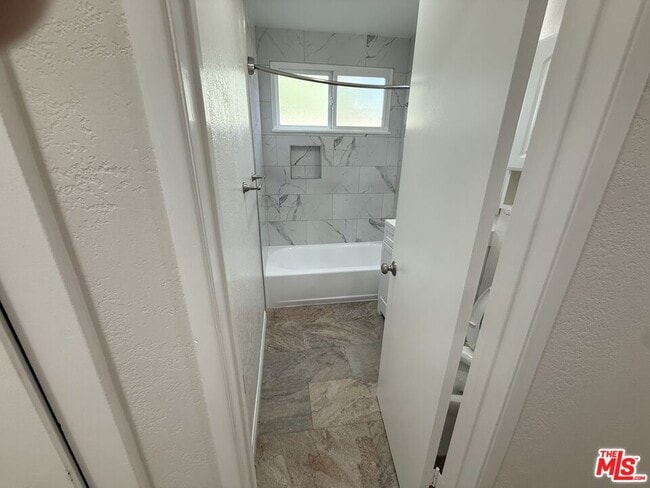 Building Photo - 20224 Kinzie St