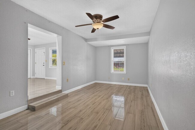 Building Photo - Cute 3/2 home in Orange Park