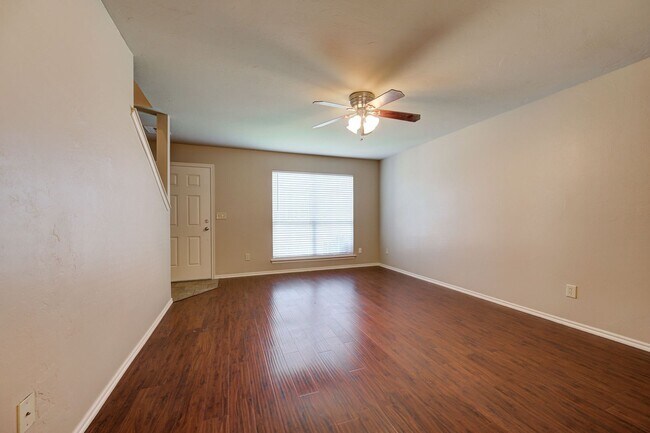 Building Photo - ** $500 Off Move-in Special ** Gorgeous 4 ...