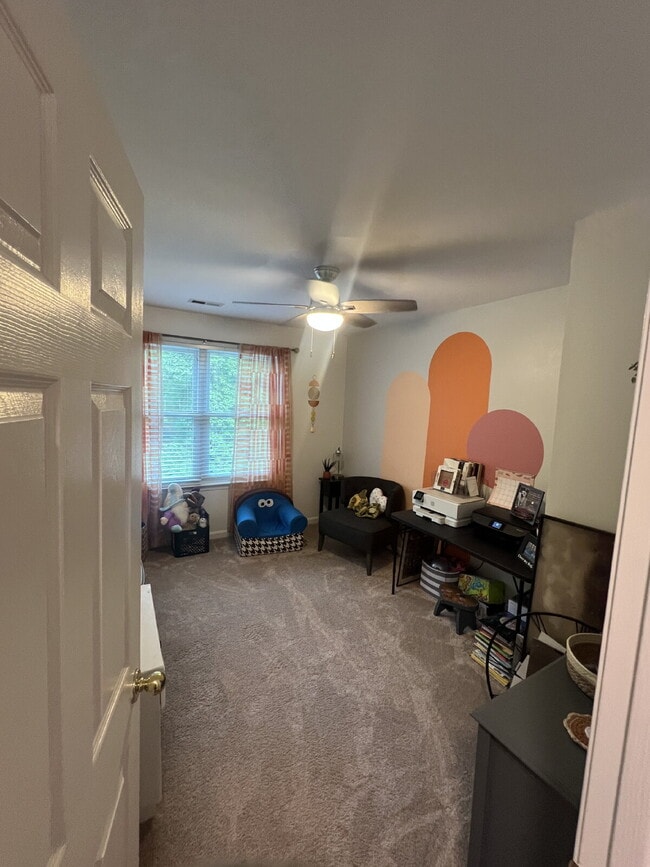 Building Photo - Spacious Multi-Generational Home on 3 Acre...
