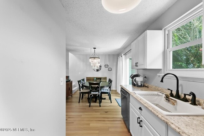 Building Photo - 7714 Greenwich Ct W