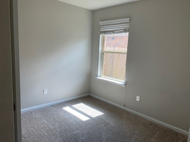 Building Photo - 8219 Ivy Wood Ct