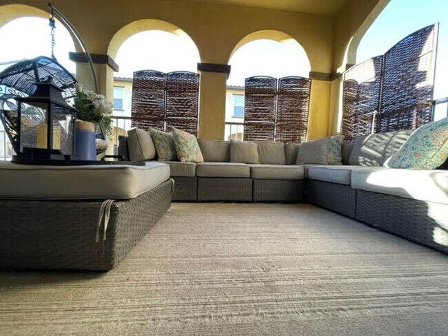 Building Photo - Rent Special - 2 weeks free rent!! 3 bedro...