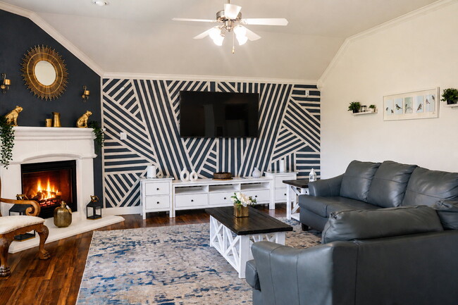 Building Photo - Perfect 1-to-6 Month Transition Home—All Utilities, High-Speed Internet, Lawn Care, and Premium F...