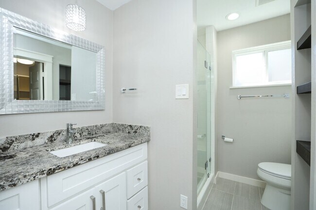 Building Photo - 2214 Holly Knoll St