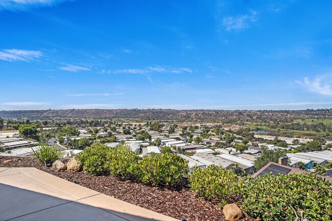 Building Photo - Luxury View Home On Canyon Rim