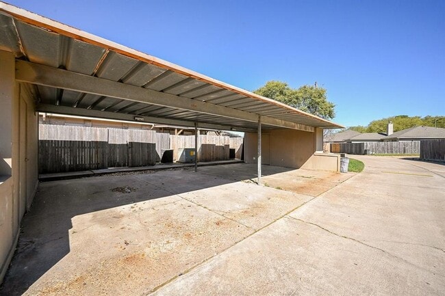 Building Photo - 6514 Kentwick Dr
