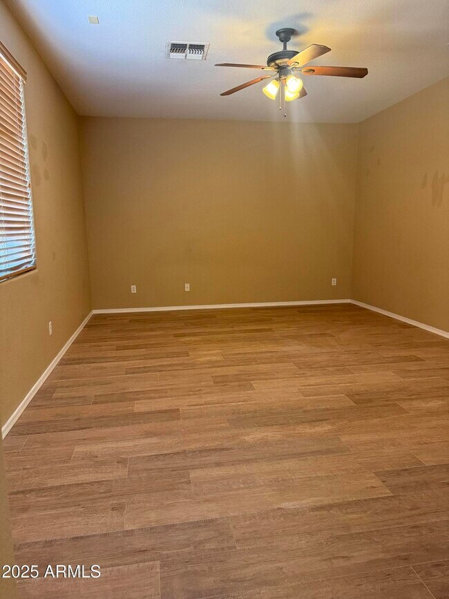 Building Photo - 1269 E Iris Dr