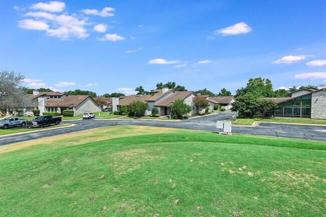 Building Photo - 11125 Pinehurst Dr