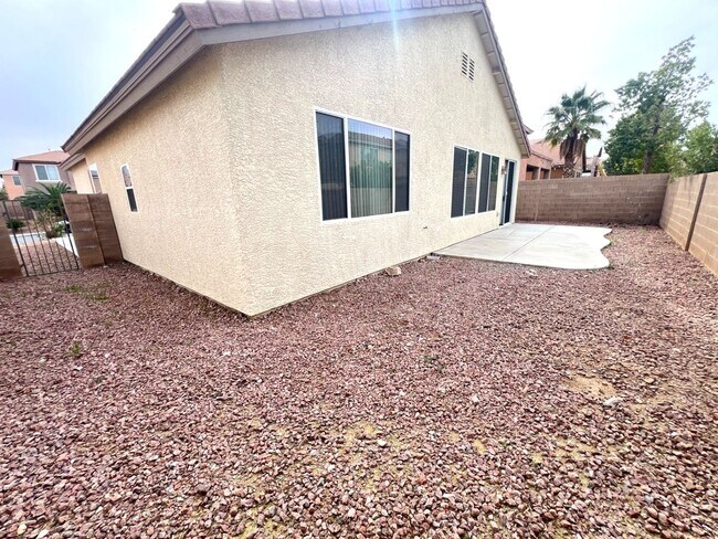 Building Photo - 1022 Pecos River Ave