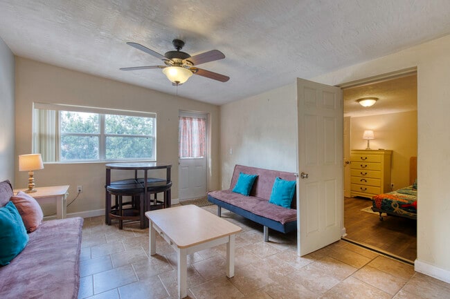 Building Photo - 114 Lynnhurst Dr