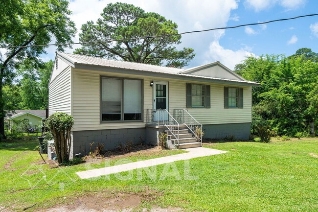 Building Photo - 1652 Roberta Ln