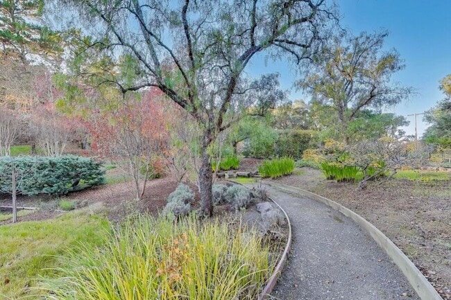 Building Photo - 28 Meadow Rd