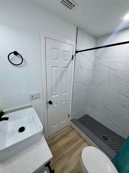 Building Photo - 1001 S Dollins Ave