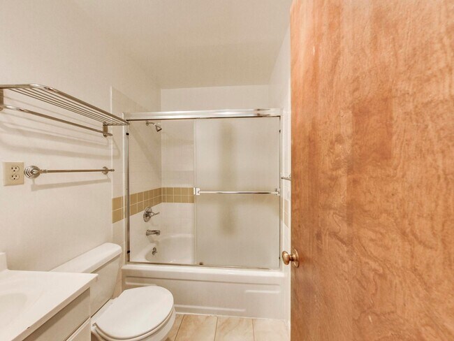 Building Photo - 2228 Union St