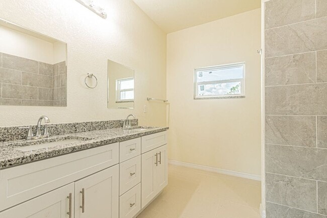 Building Photo - 3BR/2BA Home with 1-Car Garage in Prime SW Lehigh Acres – Brand New Construction