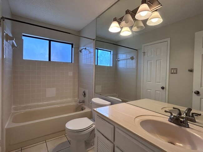 Building Photo - Charming 2BR Condo with Vaulted Ceilings, Fireplace & Pool Access