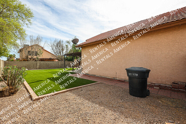 Building Photo - 967 E Rockwell Dr