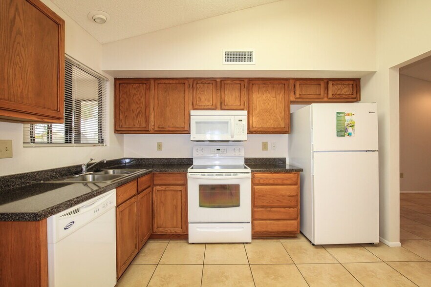Building Photo - 17614 N 133rd Dr