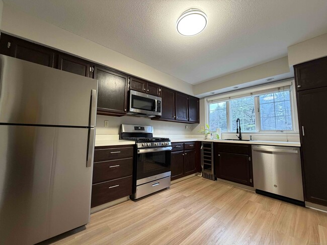 Building Photo - 6 Tunxis Village