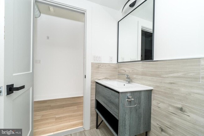 Building Photo - 2700 E Auburn St